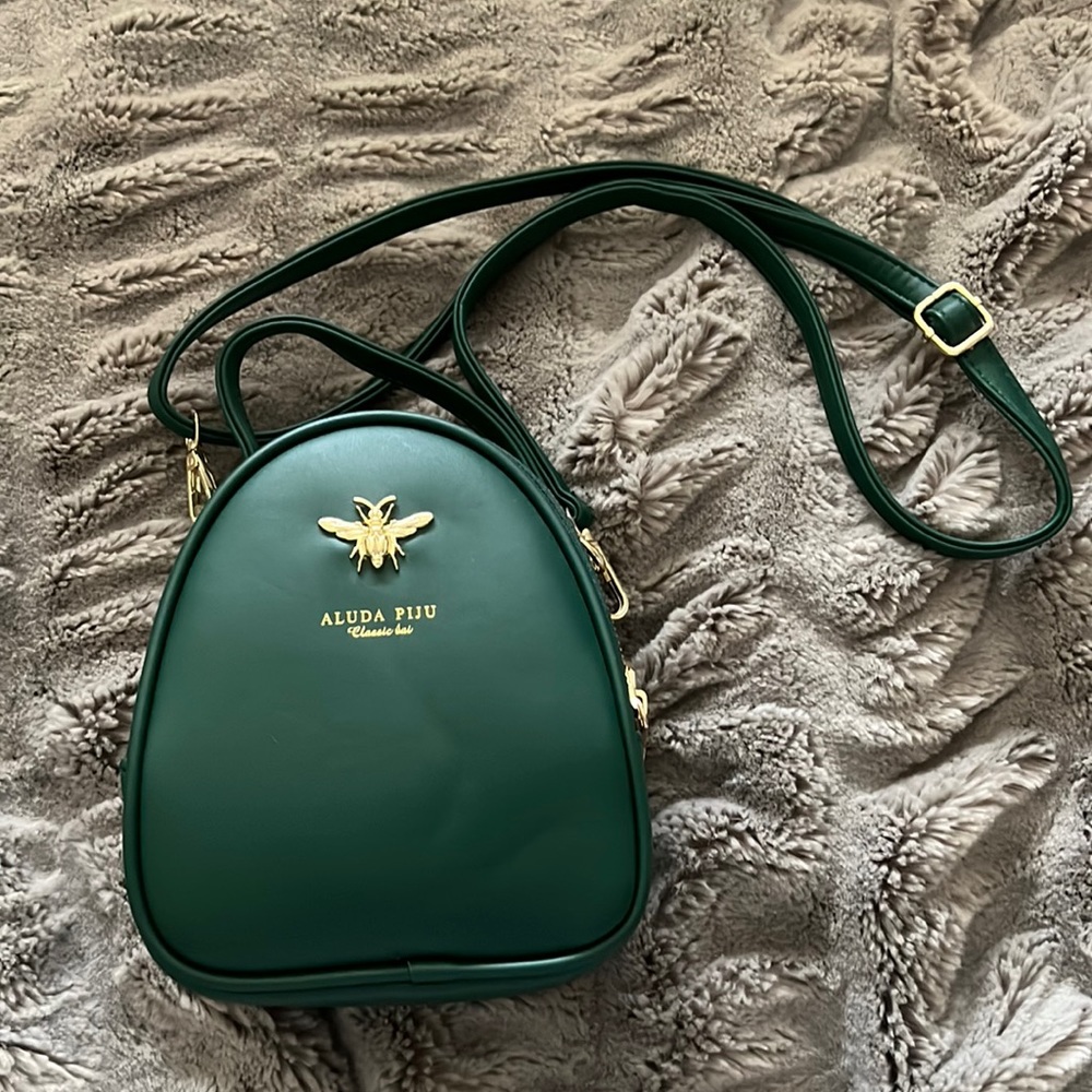 Aluda Piju Green Crossbody Purse (New)